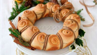 corona di pane dolce alla cannella