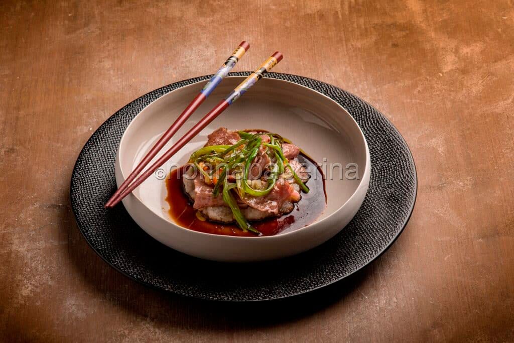 SUKIYAKI di wagyu con fonio SUKIYAKI di wagyu con fonio