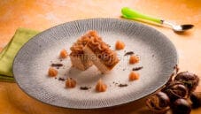 Torta di castagne con crema di marroni: gusto unico Torta di castagne con crema di marroni: gusto unico