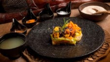 Bocconcini di pollo al sesamo nero con fonio e verdure, un piatto sano Bocconcini di pollo al sesamo nero con fonio e verdure, un piatto sano