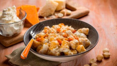 Gnocchi di zucca con crema al mascarpone e noci