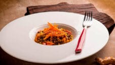 Lenticchie verdi mignon in guazzetto con curcuma, un primo aromatico Lenticchie verdi mignon in guazzetto con curcuma, un primo aromatico