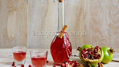 Liquore alla melagrana e cannella