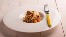 Tagliolini di canapa con anatra e vellutata di pomodori