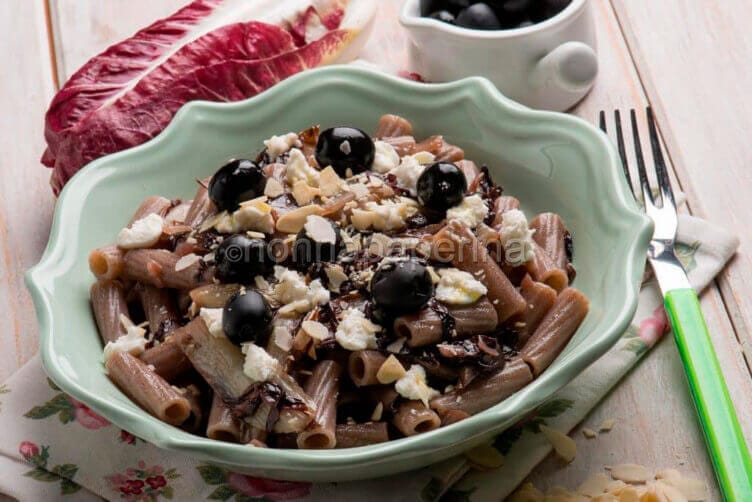 Pasta al grano saraceno con radicchio Pasta al grano saraceno con radicchio