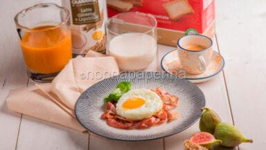 colazione con estratto di mele e carota