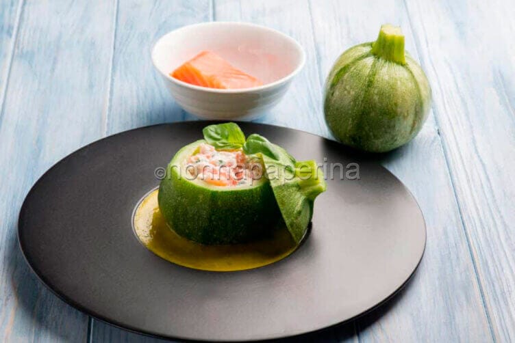 Zucchina tonda ripiena con salmone e ricotta zucchina tonda ripiena con salmone e ricotta