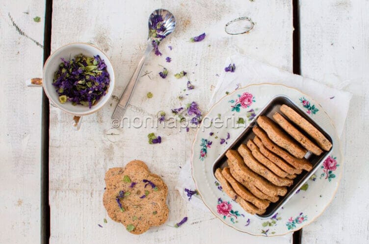 Biscotti alla malva con farina di grano saraceno e riso Biscotti alla malva