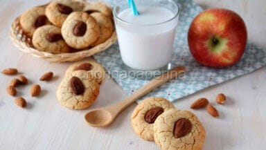 colazione con biscotti di mandorla