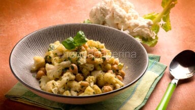 cous cous di cavolfiore e ceci al curry