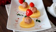 Amuse-bouche di polenta e polpettine alla paprika