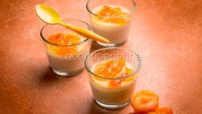 Panna cotta all’albicocca: dolce al cucchiaio delicato