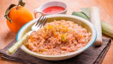 Risotto con arancia rossa e pomodoro, un primo speciale