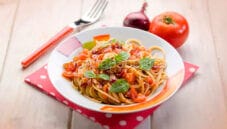 Spaghetti al pomodoro fresco: la tradizione a tavola