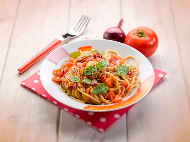 Spaghetti al pomodoro fresco
