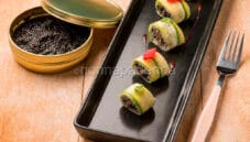 Sushi di caviale, tonno e zucchine: dal sapore intenso!