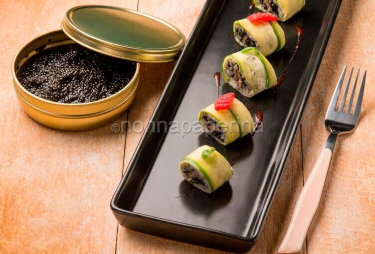 sushi di caviale, tonno e zucchine