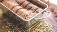 Plumcake con canapa e sorgo, un dessert soffice e salutare