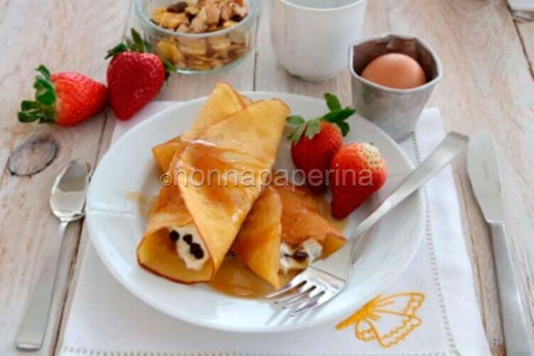 Crepes di riso con crema di robiola, rum e cioccolato crepes di riso con crema