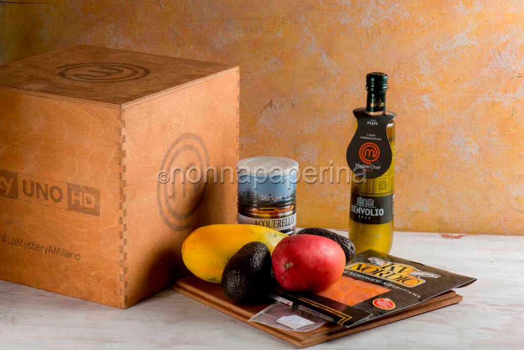 Riso al vapore con zafferano su carpaccio di salmone