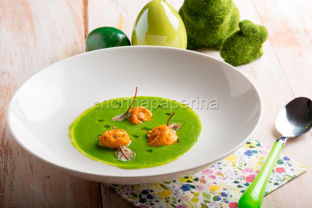 Girelle di sogliola alla curcuma su crema di piselli: secondo piatto di pesce elegante e primaverile