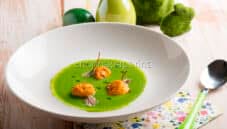 Girelle di sogliola alla curcuma su crema di piselli