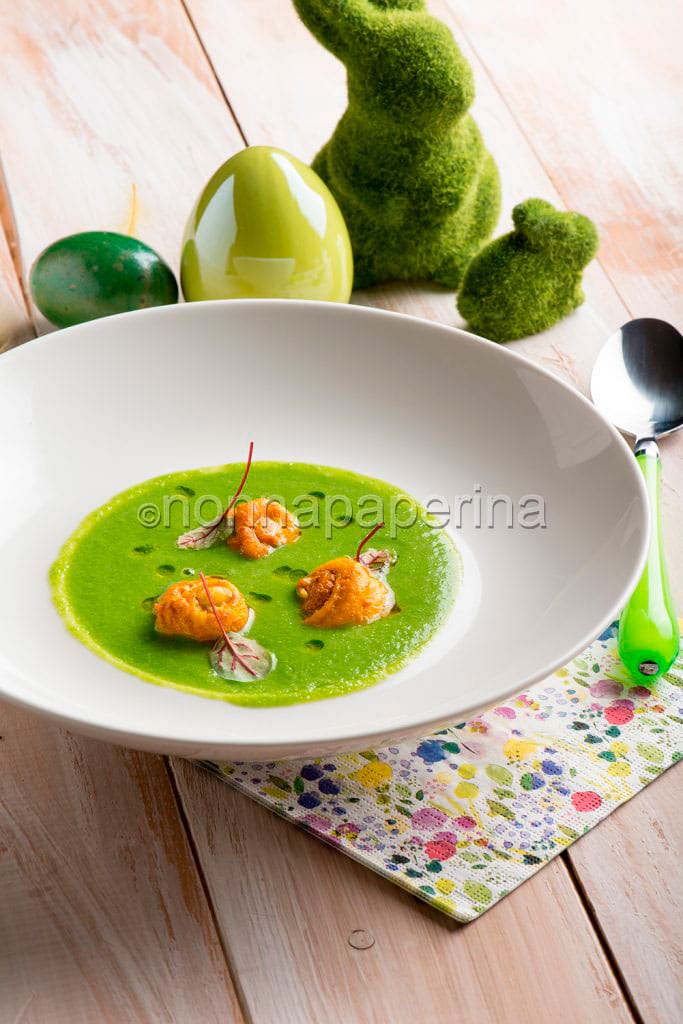 Girelle di sogliola alla curcuma su crema di piselli