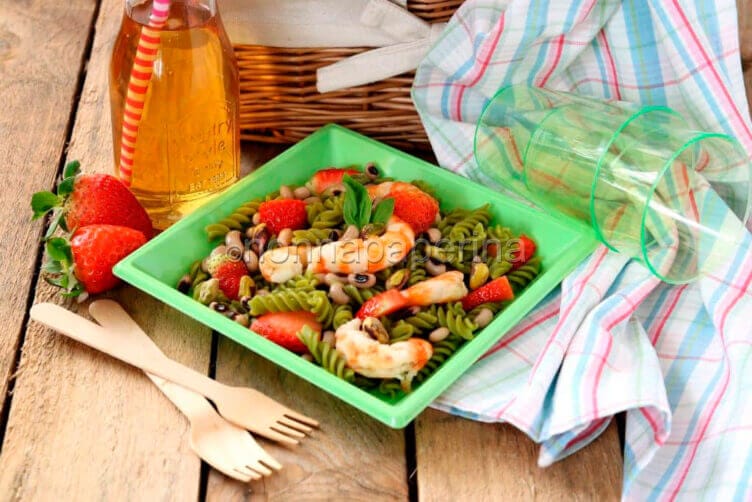 insalata di pasta con gamberi