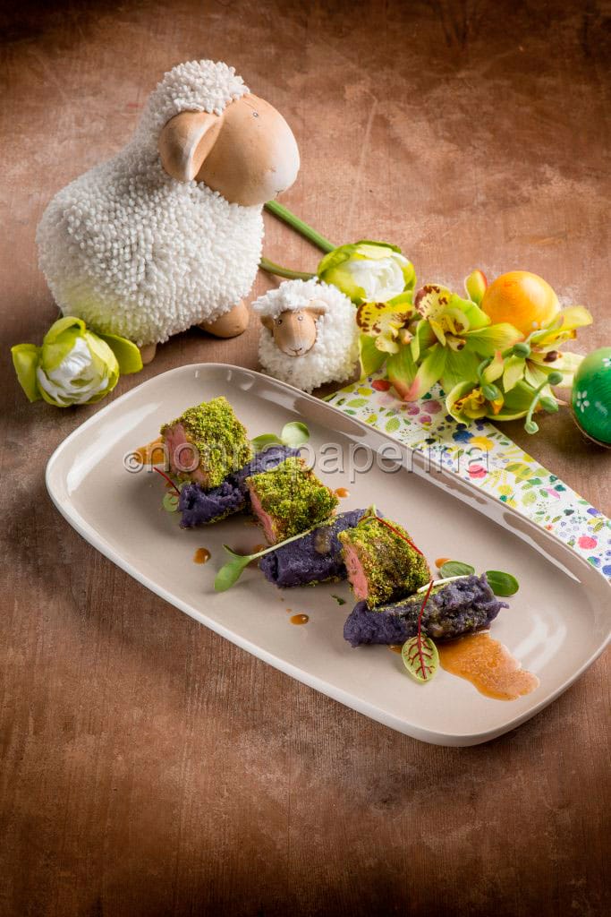 Lombo di agnello con purè di patate viola