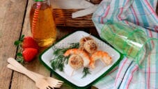 Un picnic con le polpettine al salmone, ricotta e aneto