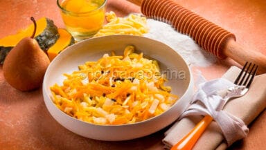 tagliatelle riso e tapioca con zucca e pere