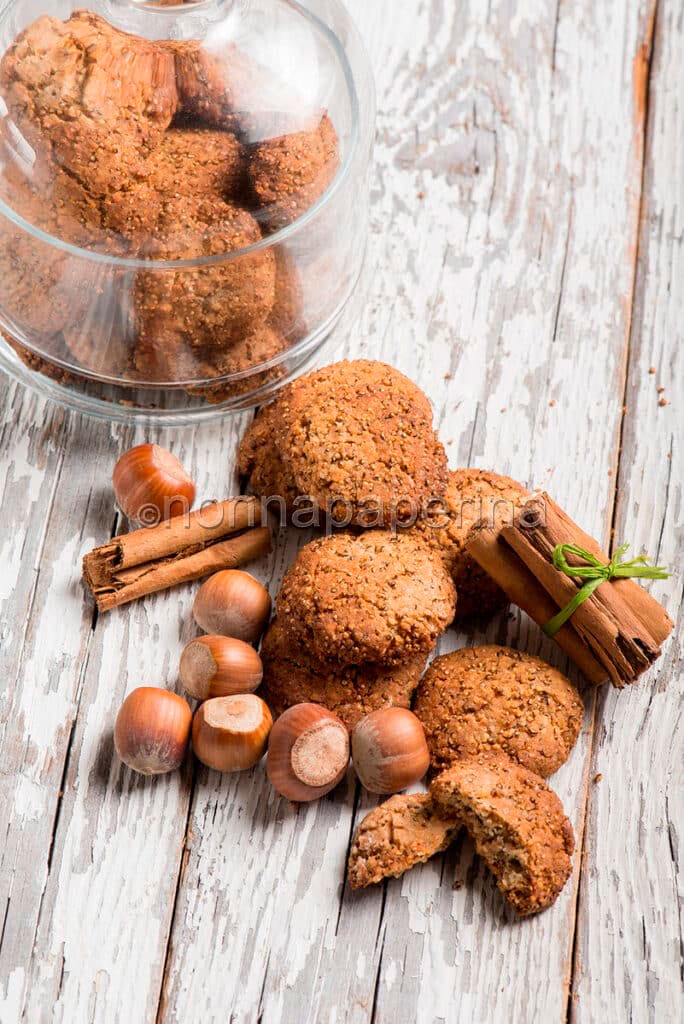 cookies spezaiati amaranto e nocciole