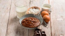 Crema pasticcera al cioccolato: tentazione irresistibile