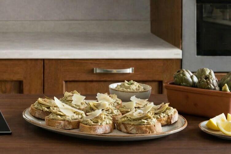 crostini con Patè di carciofi e parmigiano