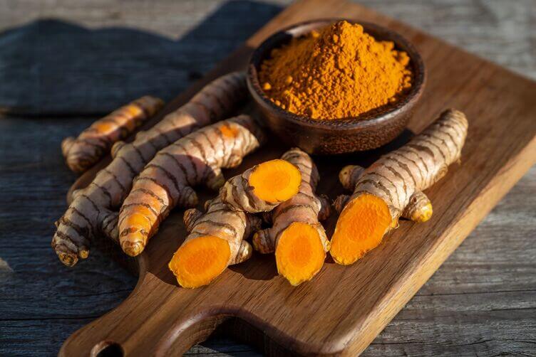 curcuma fresca e in polvere