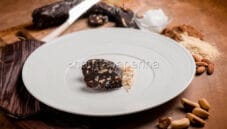 Salame di carrube e mandorle: una variante curiosa