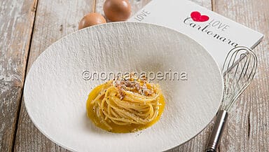 spaghetti alla carbonara con guanciale croccante
