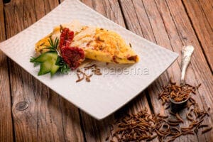 Omelette di pomodori secchi e tenebrioni