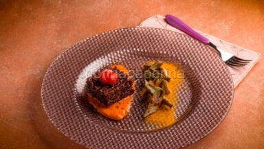 riso rosso su emulsione di pomodori