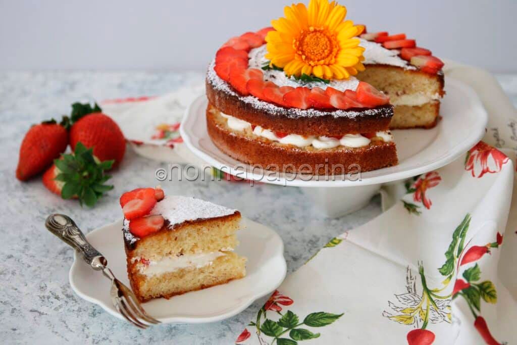 torta alla crema e fragole