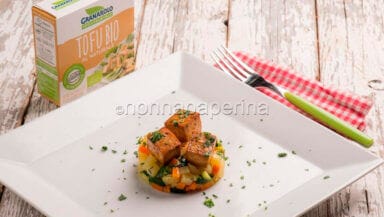 verdure spadellate con tofu croccante