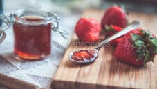 Gelatina di fragole con limone, dall’essenza inaspettata