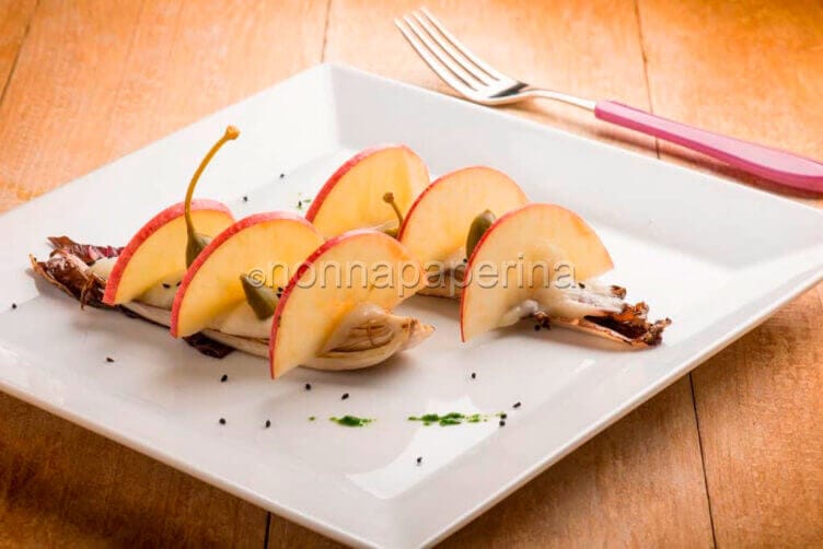 insalatina croccante di radicchio con sedano rapa e mela 