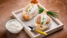 La bontà delle patate al cartoccio con panna acida La bontà delle patate al cartoccio con panna acida