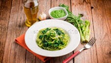 Gli spaghetti al pesto di cime di rapa , ricetta semplice