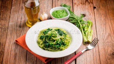 spaghetti al pesto di cime di rapa