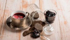 Biscotti veg senza glutine con tè ai frutti rossi Biscotti veg senza glutine con tè ai frutti rossi