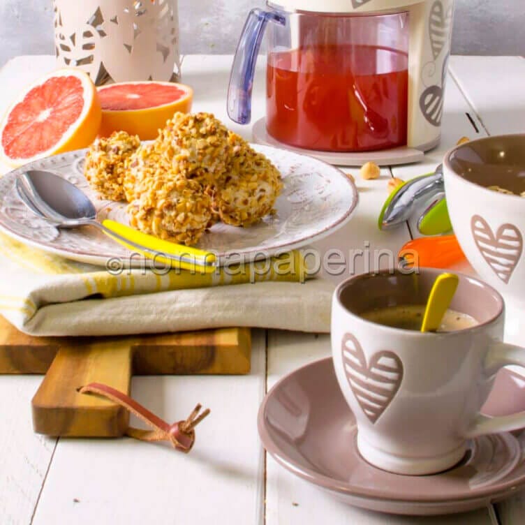 Colazione sana: rocher di ricotta e succo di pompelmo rocher di ricotta