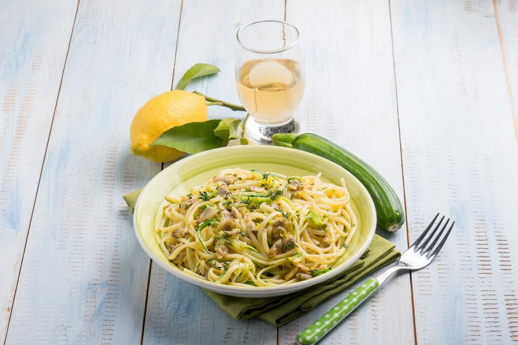 Linguine con vongole e zucchine
