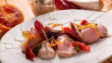 Magatello cotto al rosa, salsa tonnata e radicchio